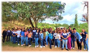 Museu de Zoologia do IFMG/SJE recebe visita de escola de Peçanha