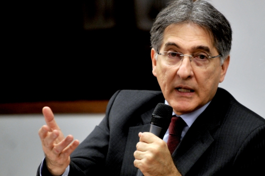 Governador de Minas é indiciado pela Polícia Federal na Operação Acrônimo