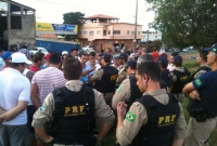 Greve dos caminhoneiros entra no 2º dia com bloqueios em rodovias