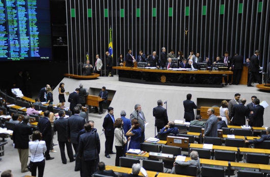 Câmara aprova doação de empresas aos partidos para campanhas eleitorais