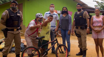 PROJETO PADRINHO LEGAL: Menino de 09 anos tem sonho realizado pela PM em Coroaci