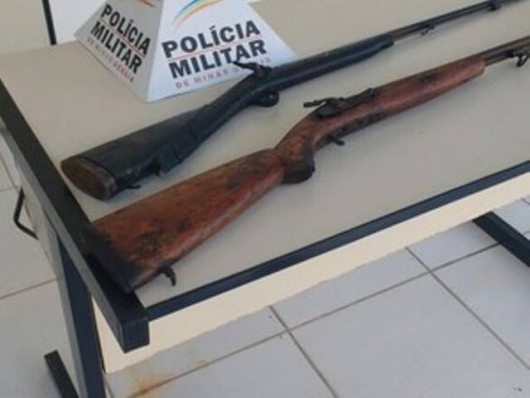 Armas são apreendidas pela Polícia Militar na zona rural de Braúnas