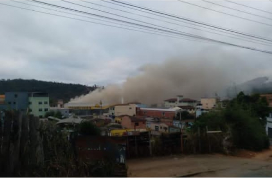 Curto-circuito em câmara fria no Mineirão Atacarejo assusta funcionários e moradores em Guanhães