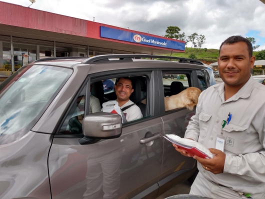 Cenibra promove campanha preventiva sobre uso de celular no trânsito