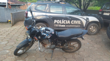 Jovem sem CNH &eacute; preso ap&oacute;s dar 'grau' em moto, fugir da pol&iacute;cia e cair durante persegui&ccedil;&atilde;o em Guanh&atilde;es