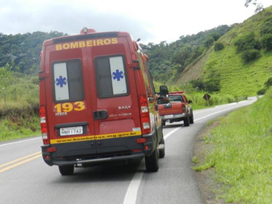Santa Maria de Itabira: Veículo com três crianças despenca na ribanceira às margens da MGC-120
