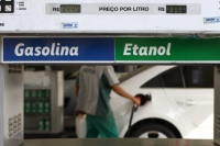 Aumento no preço da gasolina faz venda e produção do álcool dispararem em Minas