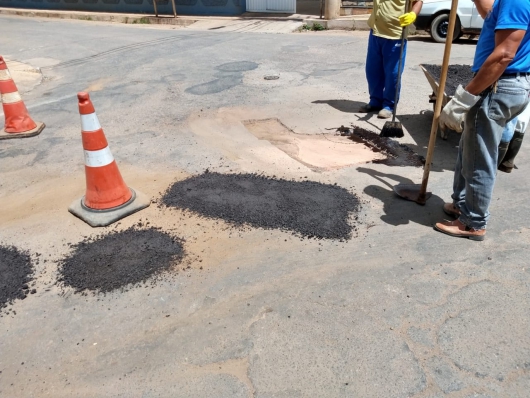 Avenida do Mercado recebe operação ‘Tapa Buraco’