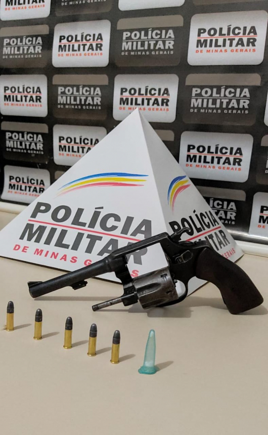 Homem de 29 anos é preso por posse ilegal de arma de fogo em Peçanha