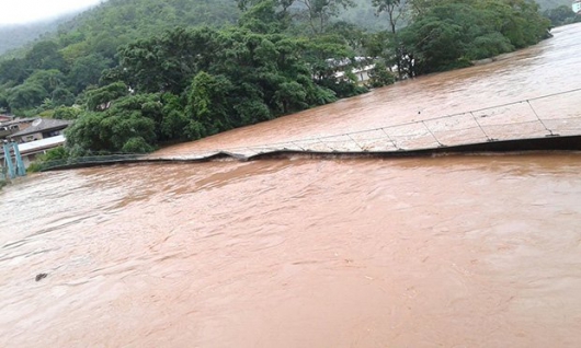 CHUVA; Rio Santo Antônio invade casas e deixa pelo menos 300 desalojados em Ferros