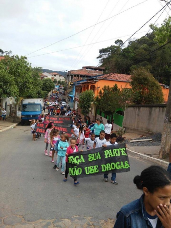 Marcha de Valorização a Vida reúne 750 pessoas em Gonzaga