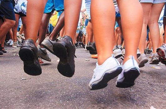 ESPECIAL DE CARNAVAL: Saiba como curtir a folia evitando possíveis lesões musculares