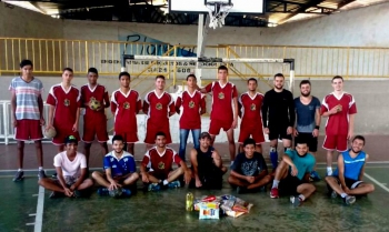 Equipe guanhanense vence 1° Torneio Regional de Handebol e arrecada mais de 20 Kg de alimento em prol da solidariedade