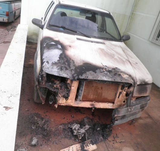 Vandalismo: mais um veículo é incendiado em São João Evangelista