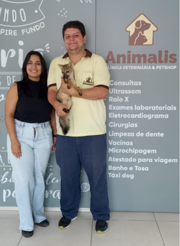 Filhote de raposa resgatada numa residência em Carmésia, recebe cuidados na Clínica Animalis para ser reintroduzido na natureza