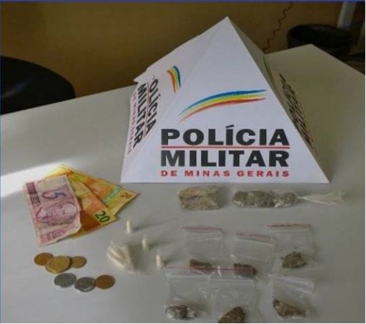 Jovem é preso após dispensar droga e correr da Polícia em São Pedro do Suaçuí