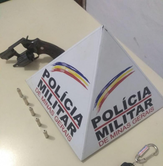 Polícia Militar apreende armas de fogo em Santa Maria do Suaçuí e Coluna