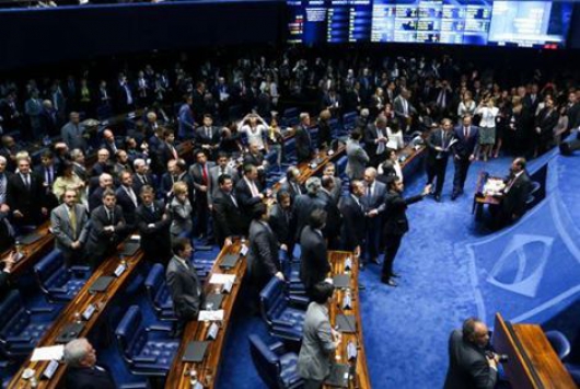 Senado aprova instauração do processo de Impeachment da Presidenta Dilma Rousseff