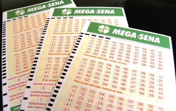 Mega-Sena acumula e paga R$ 30 milhões no próximo sorteio