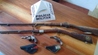 Pol&iacute;cia Militar apreende armas de fogo em Pe&ccedil;anha e Virgin&oacute;polis