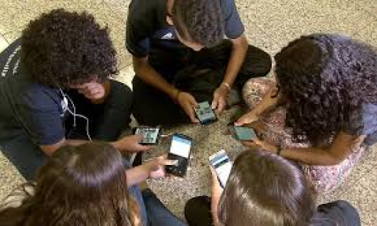 Guia auxilia adolescentes a fazerem uso seguro da internet