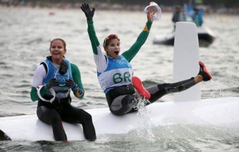 Sem passar em branco! Martine Grael e Kahena garantem ouro na vela