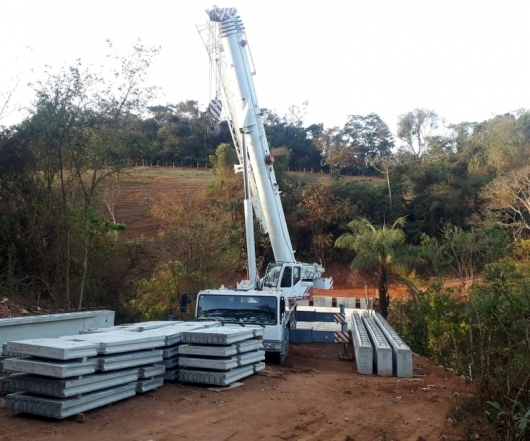 Rodovia MG-010 ganha nova ponte de concreto em Serra Azul de Minas