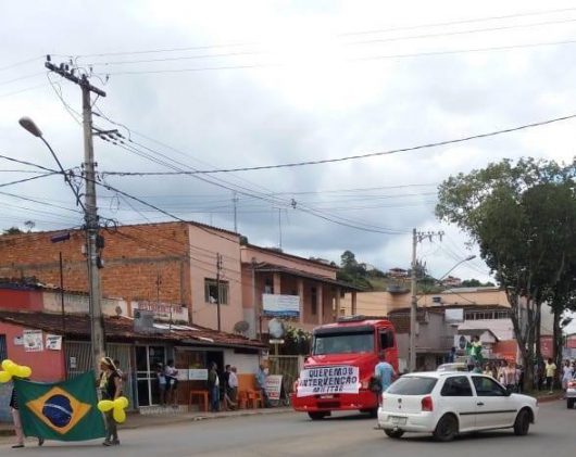 Manifestação em Guanhães pede Intervenção Militar e divide opiniões entre a população