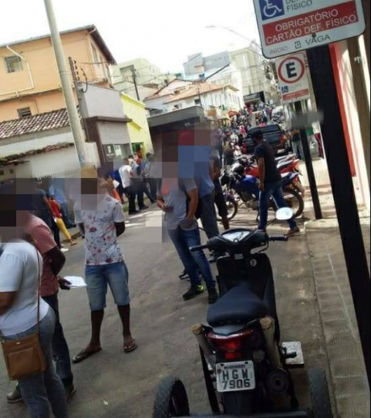 Filas da Caixa movimentam ruas centrais de Guanhães e, mais uma vez, são alvo de questionamentos