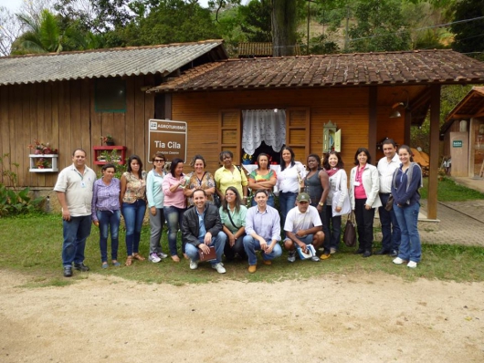 Integrantes de projetos sociais apoiados pela Cenibra visitam iniciativas de referência