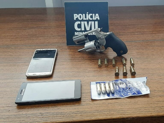 Policia Civil apreende arma de fogo e caminhão durante investigação de furto