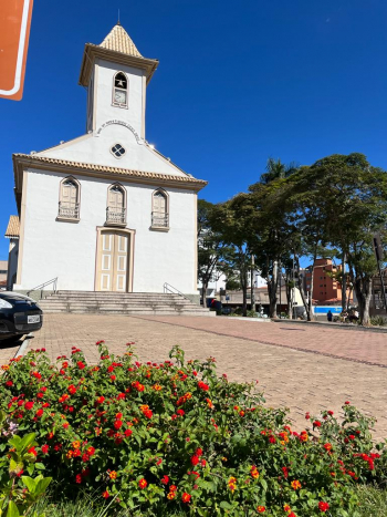 GUANHÃES: Som de sino da Matriz de São Miguel chama atenção dos moradores