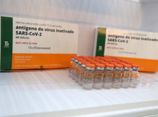Governo de Minas negocia compra de 20 milhões de doses de vacina para o estado