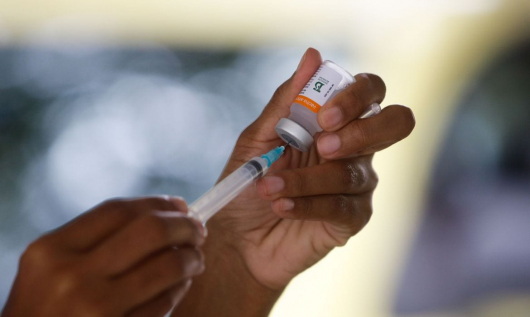 Saúde assina intenção de compra de vacinas da Pfizer e da Janssen