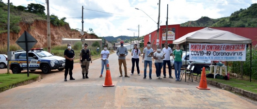 Virginópolis intensifica o combate ao Coronavírus com barreiras para orientação