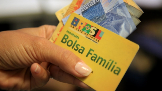 Caixa começa a pagar décimo terceiro do Bolsa Família