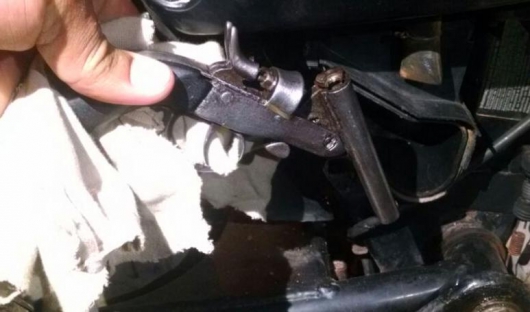 Homem é preso após dirigir moto com arma escondida em Guanhães