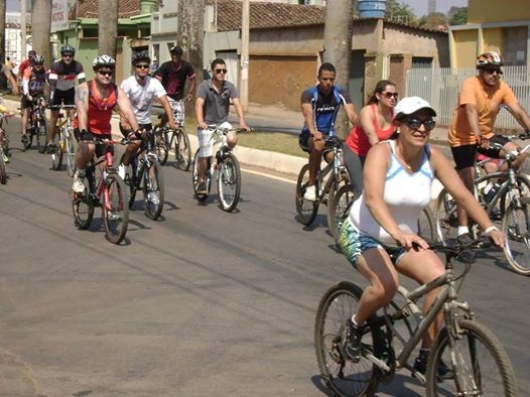 Passeio ciclístico reúne mais de 200 participantes em Guanhães