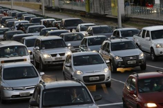 Três em cada 10 veículos ainda não estão licenciados em Minas Gerais