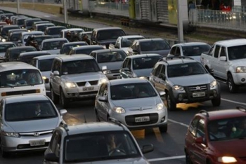 Três em cada 10 veículos ainda não estão licenciados em Minas Gerais