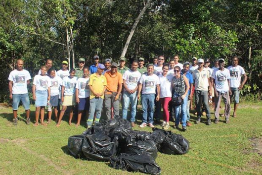 Grupo ajuda a preservar cachoeira durante o carnaval em Conceição do Mato Dentro