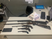 Armas de fogo são apreendidas em bar de Sabinópolis