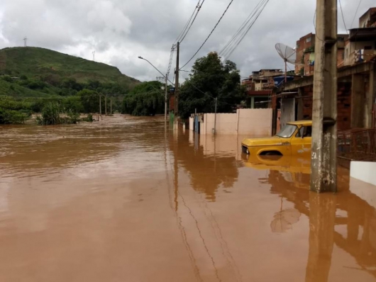 Confira dicas sobre segurança com a rede elétrica durante enchentes