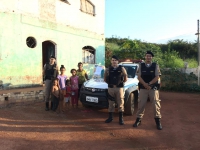 Depois de Virginópolis, Polícia Militar entrega doações para famílias em estado de vulnerabilidade social em Rio Vermelho