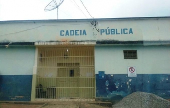 Pelo telhado: detento é capturado minutos após fugir de presídio em São João Evangelista