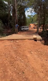 Empresário guanhanense constrói ponte em desvio próximo a trecho colapsado na rodovia CMG-259 entre Sabinópolis e Serro