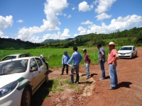 Emater-MG amplia assistência técnica a famílias rurais reassentadas pela mineradora Anglo American