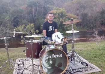 Após vaquinha virtual, baterista capelinhense consegue novas próteses para pernas