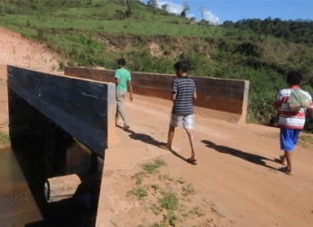 Entre as pontes a serem refeitas foi incluída uma que foi reconstruída no ano passado pela prefeitura da vizinha Materlândia, no Córrego dos Valérios
